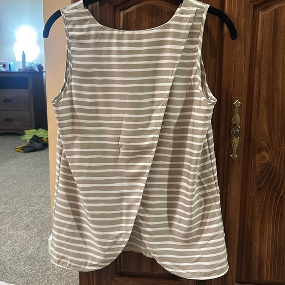 J Crew tank top blouse with open back detail - Picture 2 of 3